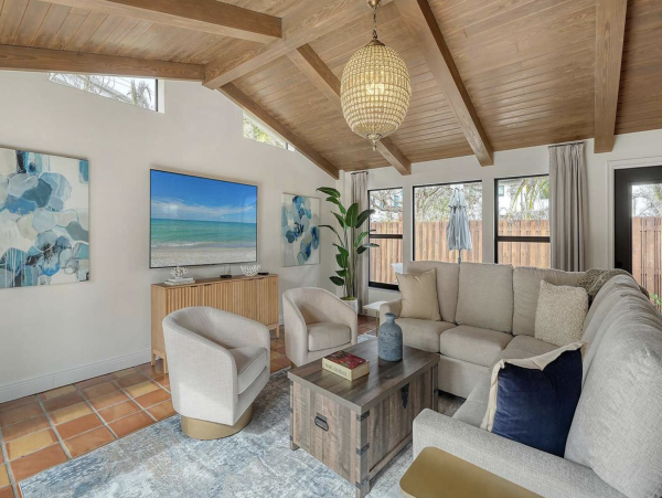 Lido Key Three Bedroom Vacation Home With Pool Walk To Beach